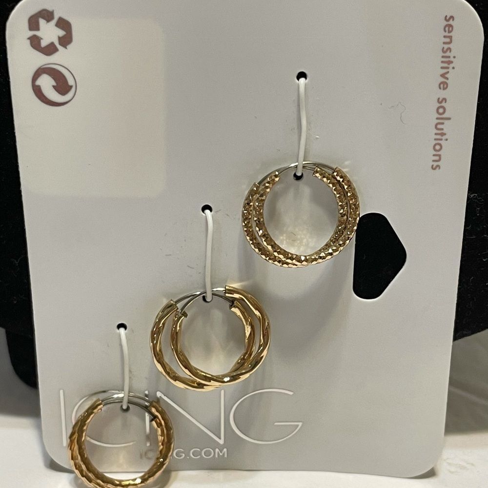 NWT icing gold tone hoop round circle earring set